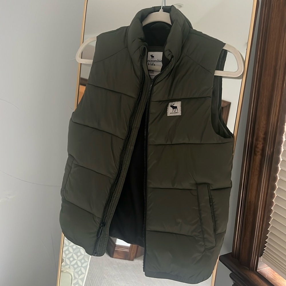 Abercrombie kids puffer vest size 9/10 olive/army green